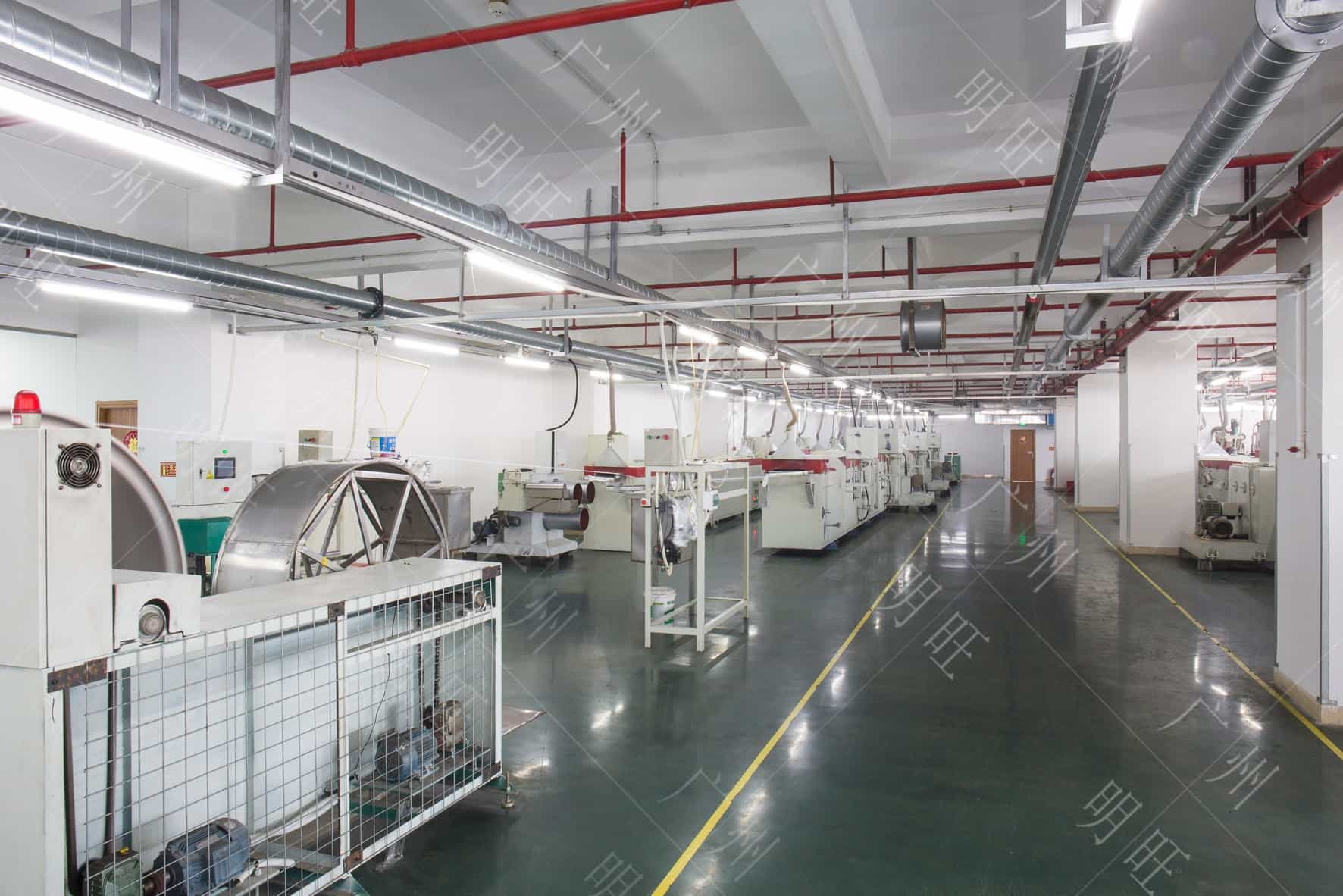 8000㎡現代化標準刷絲生產車間，通過ISO9001質量管理體系認證